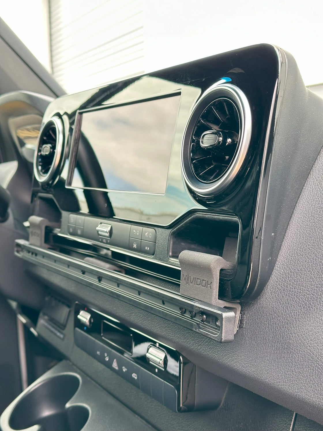 No-Drill - Mercedes Sprinter Phone & GPS Dash Mount – NAVIDOK Overlander